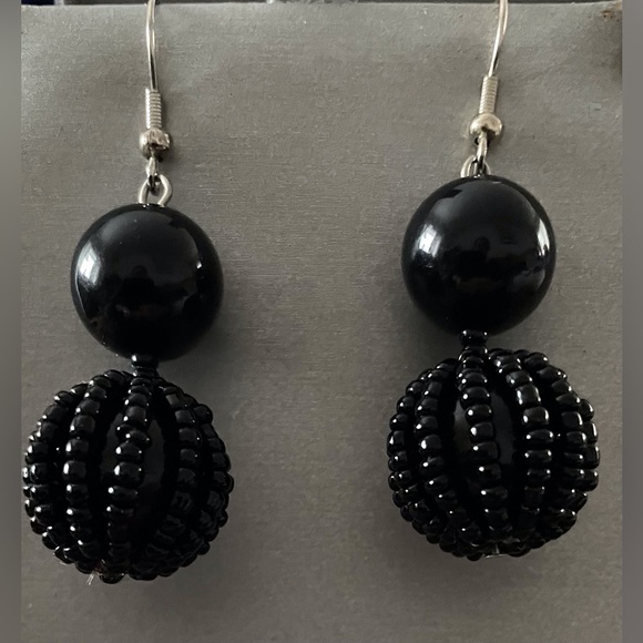 Black bead and chain layered necklace and earring set - Picture 4 of 5